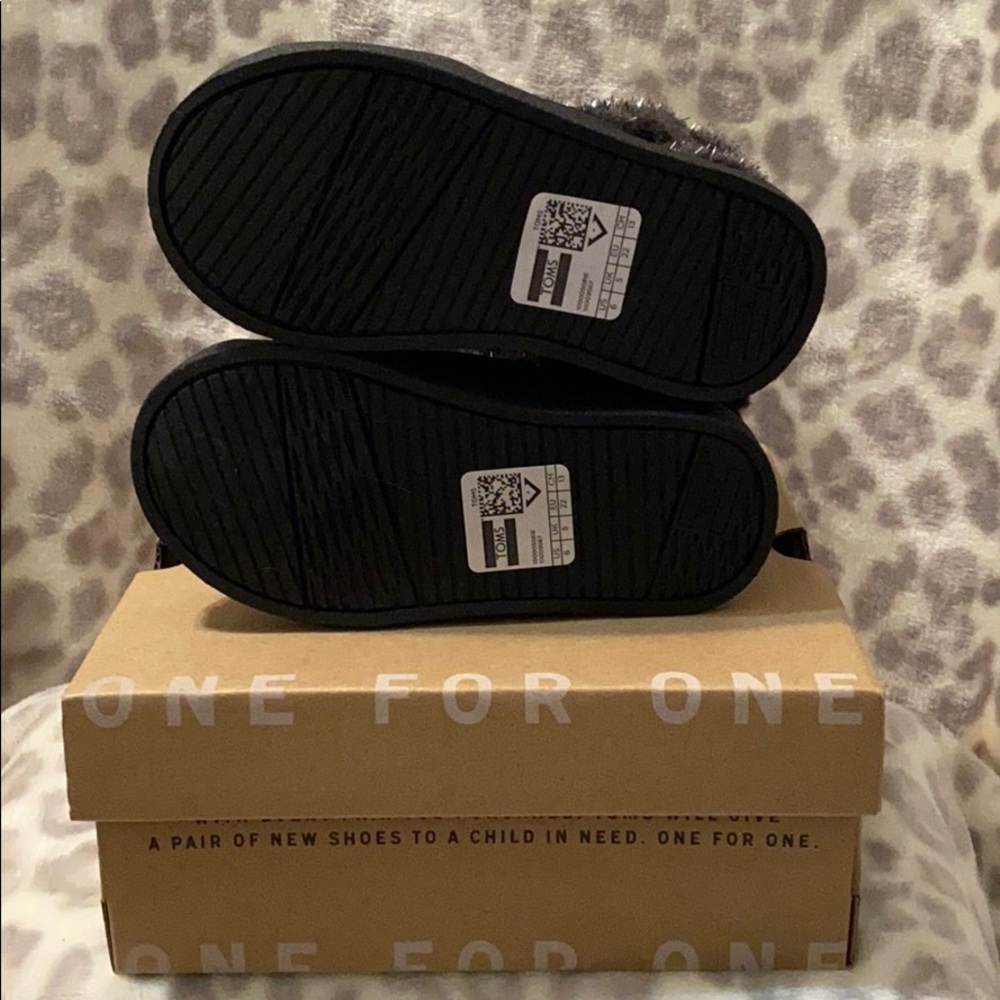 TOMS/Toddler boots/size 6 - Picture 2 of 10